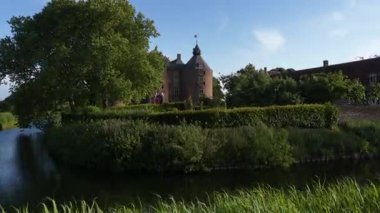 Ammersoen, Ortaçağ Şatosu, Ammerzoden, Hollanda. Tarihi anıt ve bina. Hava görünümü