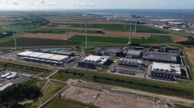 Hollanda, Eemshaven 'daki veri toplayıcısı. Hava Genel Görünümü.