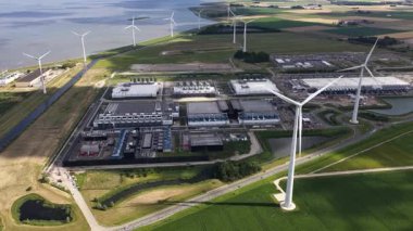 Veri merkezi, yapay zeka altyapısı, yapay zeka altyapısı, bulut hesaplama, sunucu alanı. İnternet hizmetleri. Hava aracı videosu.