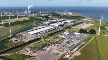 Hollanda, Eemshaven 'daki veri toplayıcısı. Hava Genel Görünümü.