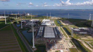 Veri merkezi, yapay zeka altyapısı, yapay zeka altyapısı, bulut hesaplama, sunucu alanı. İnternet hizmetleri. Hava aracı videosu.