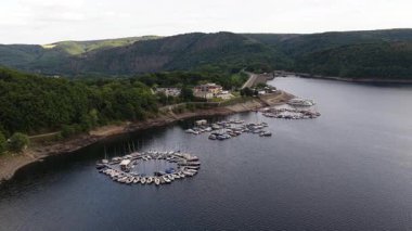 Rursee, Alman Eifel 'inde, eğlence tekneleri için limanlar. Hava görünümleri.