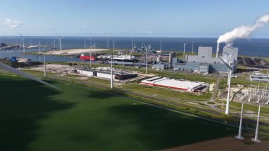 Eemshaven, Groningen ili, 16 Temmuz 2025, Hollanda: QTS veri merkezi genişlemesi, inşaat altında, küresel fiber optik denizaltı kablo ağı, yapay zeka yarışı, HPC, federal altyapı.