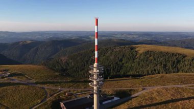 Feldbergturm, FM radyo ve DAB için Feldberg vericisi, Feldberg 'de dijital radyo. Hava görünümü.