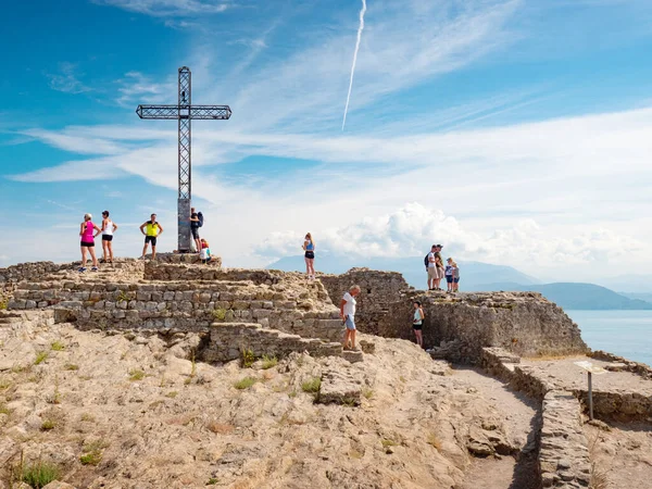 Manerba Del Garda Lake Garda Italy 2022 전경에 르바의 십자가에 스톡 사진