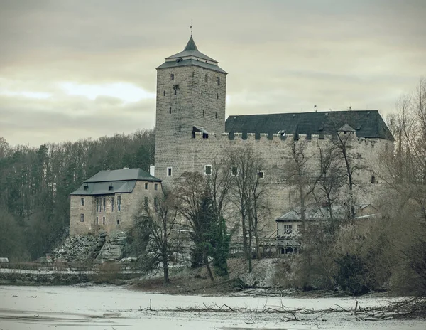 Mittelalterliche Gotische Burg Kost Oder Knochen Mit Turm Frühling Uralte Stockbild