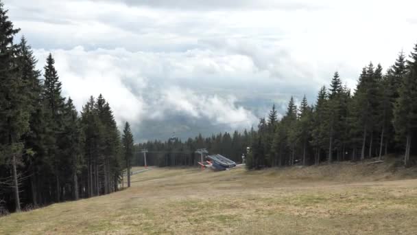Kabina Dla Snowboardzistów Narciarzy Przewozi Turystów Sezonie Letnim Kabina Dla — Wideo stockowe