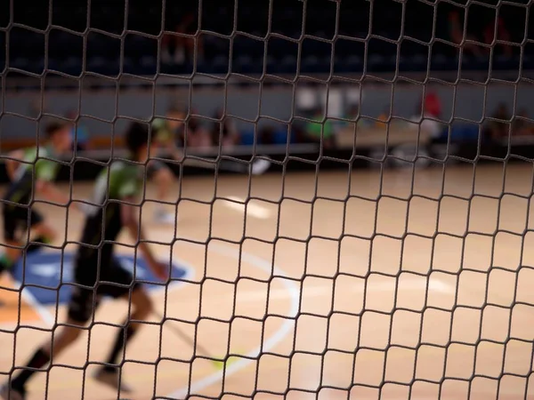 Speelsters Sporthal Zicht Door Het Beschermende Net Van Een Floorball — Stockfoto