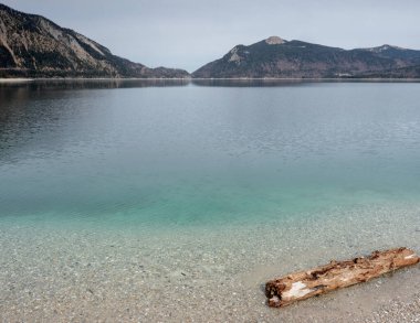 Güney Bavyera, Almanya 'da Alpler' de dağ gölü olan Idyllic yaz manzarası