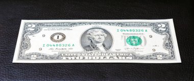 Banner 2 dolar banknot serisi 2013 Başkan Thomas Jefferson 'ın portresi, eski Amerikan para banknotu, antika retro, Amerika Birleşik Devletleri siyah deri arka plan.