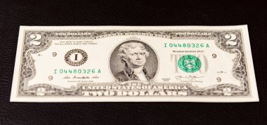 Banner 2 dolar banknot serisi 2013 Başkan Thomas Jefferson 'ın portresi, eski Amerikan para banknotu, antika retro, Amerika Birleşik Devletleri siyah deri arka plan.