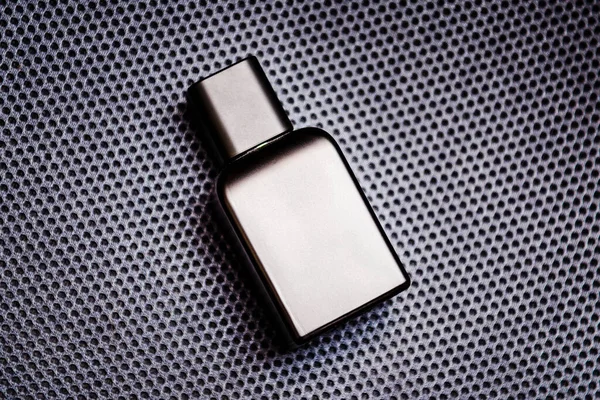 Botella Perfum Mockup Sobre Fondo Textura Perforada Oscura Negra Fragancia —  Fotos de Stock