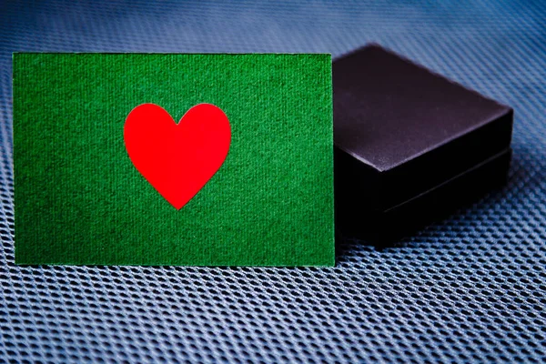 День Святого Валентина Вітальна Листівка Зеленим Серцем Чорною Подарунковою Коробкою — стокове фото