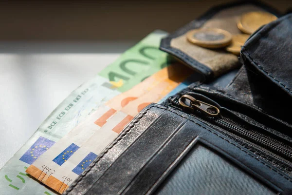 Carteira Couro Preto Com Dinheiro Euro Dentro Dele Carteira Preta — Fotografia de Stock