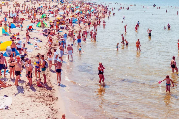 Crowdy Beach Sunny Day Sea Crowds People Blue Sky Hot — Stock Photo, Image