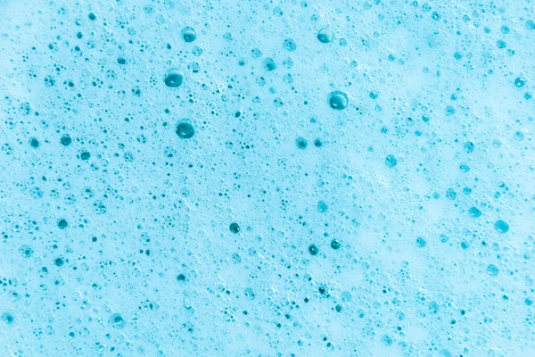 青いターコイズの水の泡 背景画像 科学石鹸の泡は背景を吸います — ストック写真