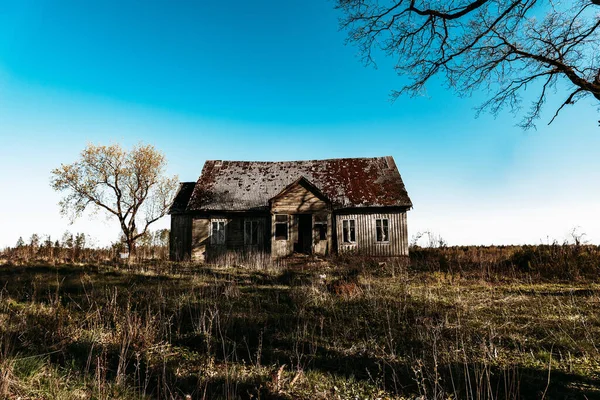 Verlassenes Haus Aus Dem Jahrhundert Einem Ländlichen Feld Sommer Gruseliger — Stockfoto