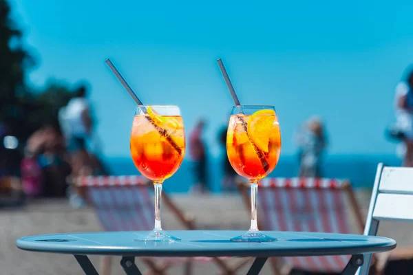 Zwei Gläser Orangenspritz Aperol Drink Cocktail Auf Dem Tisch Freien — Stockfoto