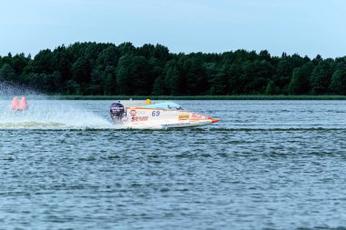 Sürat teknesi yarışı. Avrupa Şampiyonası 4F su yarışı, spor, yarışma. Telsiai, Litvanya. 06-10-2023.