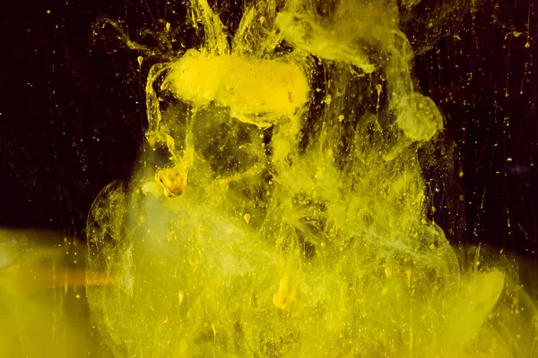 Abstrakcyjny Utworzony Żółty Kolor Rozpuszczający Się Wodzie Abstrakcyjny Tusz Chmury — Zdjęcie stockowe