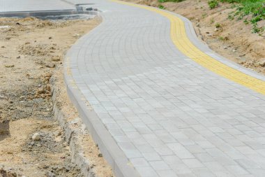 The Ground for Street Road 'daki Gray Brick Stone Pavement. Kaldırımlar, garaj yolu, Pavers. Zemin Döşeme Kare Deseni Arkaplanı Tasarımı.