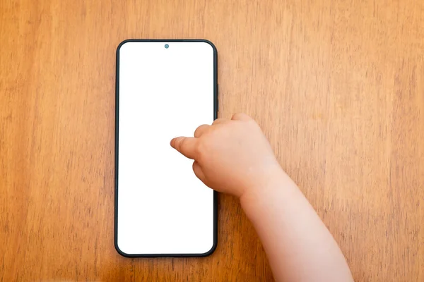 Teknolojiye Bağımlılık Beyaz Telefon Ekranı Küçük Çocuk Cep Telefonu Kullanıyor — Stok fotoğraf
