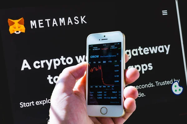Metamask App Läuft Auf Dem Smartphone Bildschirm Mit Dem Handel — Stockfoto