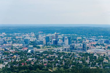 Gediminas Kulesi 'nin tepesinden ve Vilnius' un merkezinden güzel bir manzara, Vilnius Litvanya. Vilnius şehri.