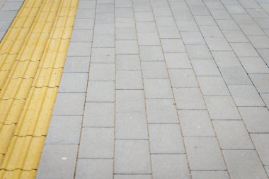 The Ground for Street Road 'daki Gray Brick Stone Pavement. Kaldırımlar, garaj yolu, Pavers. Zemin Döşeme Kare Deseni Arkaplanı Tasarımı.