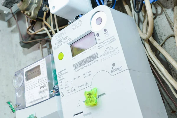 Smart Electric Power Meter Counter Measuring Power Usage Close Modern — Stock Photo, Image