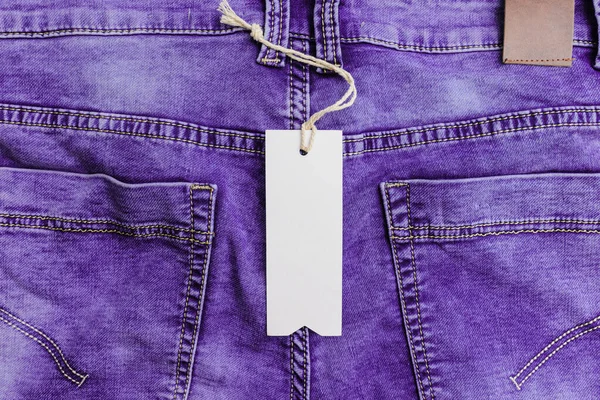 Fioletowe Jeansy Jeansowe Pasek Spodnie Jeansowe Skórzanym Pasem Etykieta Naklejka — Zdjęcie stockowe