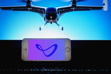 Joby Havacılık Şirketi 'nin Joby Havacılık logosu. Joby Havacılık Hava Taksisi ekranda. Telsiai, Litvanya. 08-09-2023.