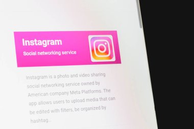 Ekranda Instagram uygulaması, makro simge uygulaması. Instagram akıllı telefonlar için fotoğraf paylaşım uygulaması. Telsiai, Litvanya.07-05-2023.