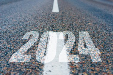 Motivasyonel metin mutlu yeni 2024 yılı, tebrik kartı kapak kapağı takvimi için mutlu yeni yıl arkaplanında ileri gitmek için bir metafor olarak.