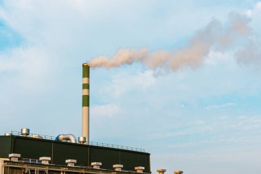 Çevresel şehir hava kirliliği sorunu. Endüstriyel inşaat vinçleri ve inşaat alanı Buhar ve duman emisyonları üzerinde. Ağır sanayi, enerji rafinerisi üretimi ve duman kirliliği.