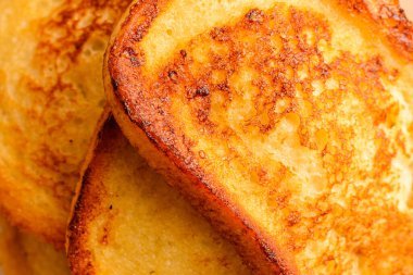 Baget ekmeği, kızarmış ekmek, dilimlenmiş baget, arka plan..
