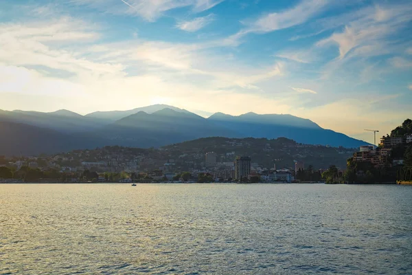 Paisagem Deslumbrante Pitoresco Lago Lugano Dos Exuberantes Alpes Suíços Distância — Fotografia de Stock