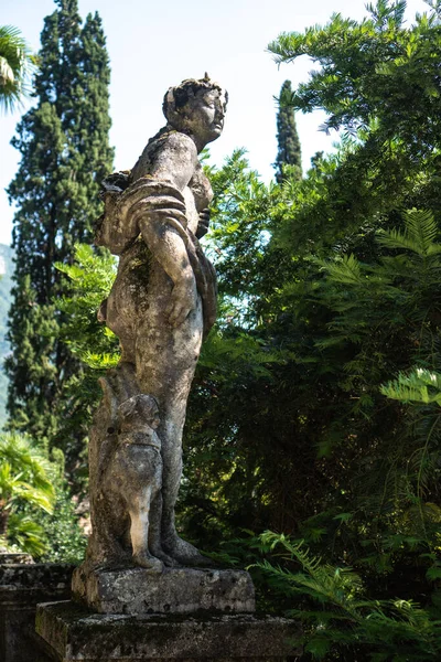 Forntida Staty Ser Över Sjön Från Den Botaniska Trädgården Den — Stockfoto
