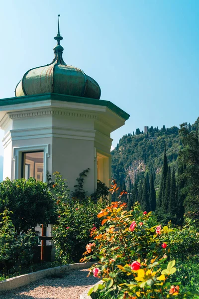 Vackert Gammalt Kapell Den Botaniska Rosenträdgården Den Berömda Villa Monastero — Stockfoto