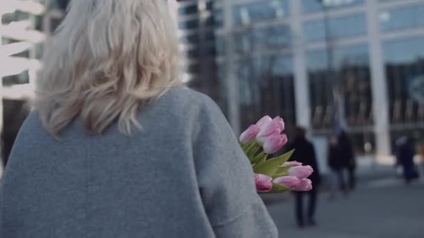 Senior Caucasian Elegant Woman Walking Street Holding Bouquet Pink Tulips — Stock Video
