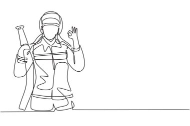 Tek sıra halinde tam üniformalı itfaiyecileri çekin, jest yapın ve hortumu tutun. Yanan binayı söndürmeye hazırlanın. Dinamik bir çizgi çizer grafik tasarım vektörü çizer