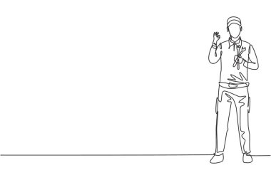 Aralıksız bir çizgi halinde erkek tamirci jest yaparak ayağa kalkıyor ve araç motorunun bakımını yapmak için ingiliz anahtarını tutuyor. Başarı işi. Tek çizgi çizimi tasarım vektörü grafik çizimi