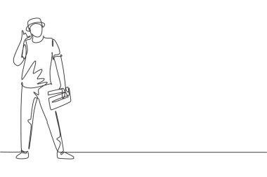 Tek sıra çizen film yönetmeni bana el kol hareketi yap ve kamera ekibini televizyon stüdyosunda çekim yapmaya hazırla. Aralıksız çizgi çizimi tasarım grafik vektör çizimi