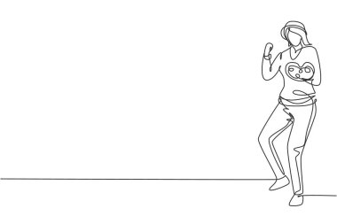 Aralıksız bir çizgi çizen kadın ressam, atölyesinde resim yapmak için şapka ve boya aletleri kullanarak kutlama jesti yapıyor. Tek çizgi çizimi tasarım vektörü grafik çizimi