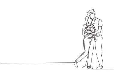 Tek sıra çizen adam kadınlara çiçek verip ona sarılıyor. Genç adam evlenme teklifi için bir buket çiçek veriyor. Aşık mutlu çift. Bir çizgi çizimi grafik tasarım vektörü