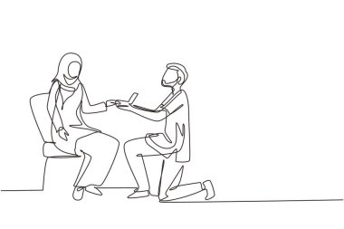 Aralıksız çizilen bir çizgi, Arap erkeği evlilik teklifini kadın yapar ve yüzük verir. Mutlu çift düğüne hazırlanıyor. Gelin ve damat nişanı kutluyor. Tek çizgi çizimi tasarım vektörü grafiği