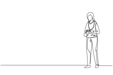 Tek sıra halinde profesyonel fotoğrafçı kızlar, elinde kamera olan insanlar. Çalışanlar tarafından çekilen resimler, kameramanlar tarafından çekilen fotoğraflar. Kadın uzmanlık işi. Tek çizgi çizimi tasarım vektör çizimi