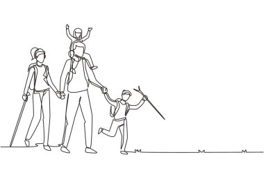 Tek sıra halinde mutlu bir aile ormanda yürüyüş yapıyor. Baba, anne ve çocuklar doğa yürüyüşü ve kamp yapıyorlar. Dinamik bir çizgi çizer grafik tasarım vektörü çizer