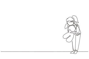 Tatlı küçük kızın çizdiği bir çizgi sürekli oyuncak ayıya sarılıyor. Oyuncak ayıyla oynayan küçük çocuklar. Çocukluk, oyuncaklar ve alışveriş konsepti. Tek çizgi çizimi tasarım vektörü grafik çizimi