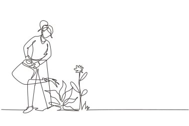 Tek sıra halinde güzel bir genç kadın ya da bahçıvan ev bahçesiyle ilgileniyor, serada sulama tenekesiyle yetişen çiçekleri suluyor. Aralıksız çizgi çizimi tasarım grafik vektör çizimi